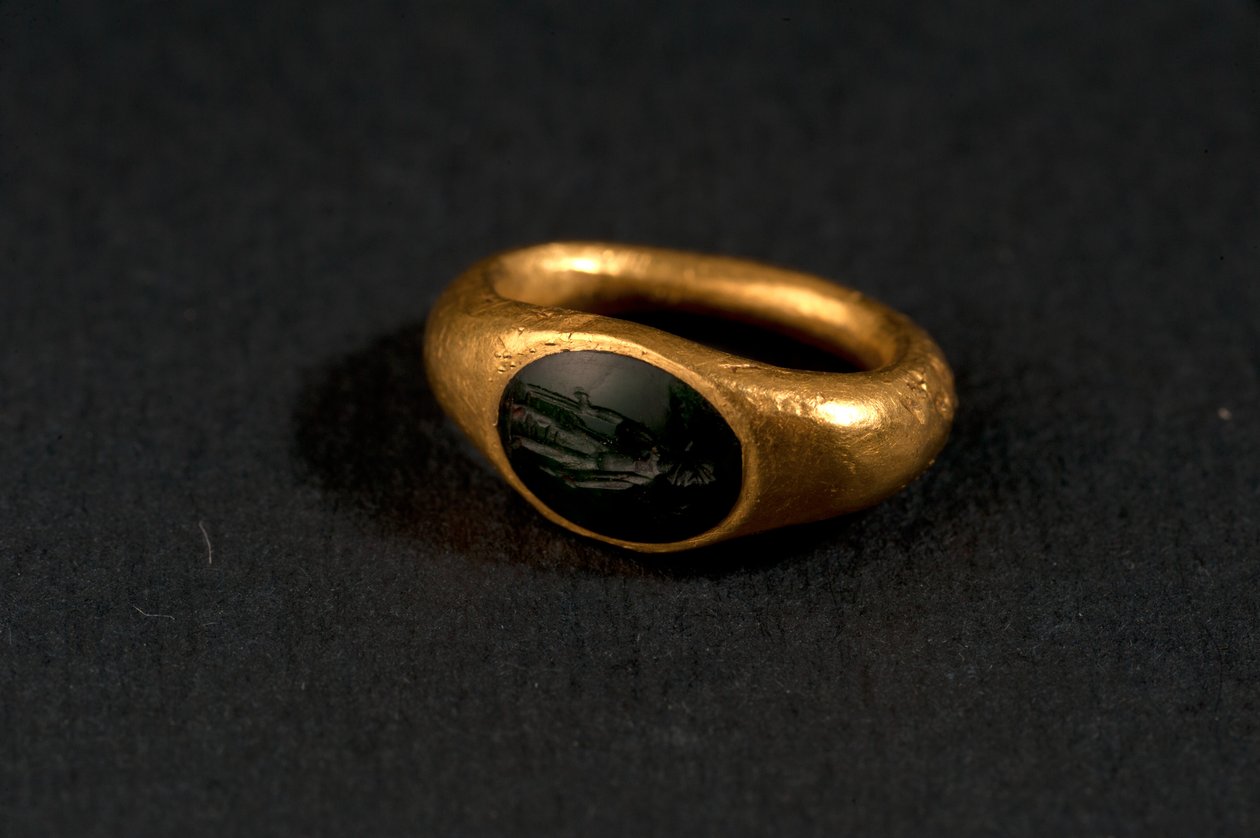 Sormus (kulta ja kalkedoni) tekijältä Roman
