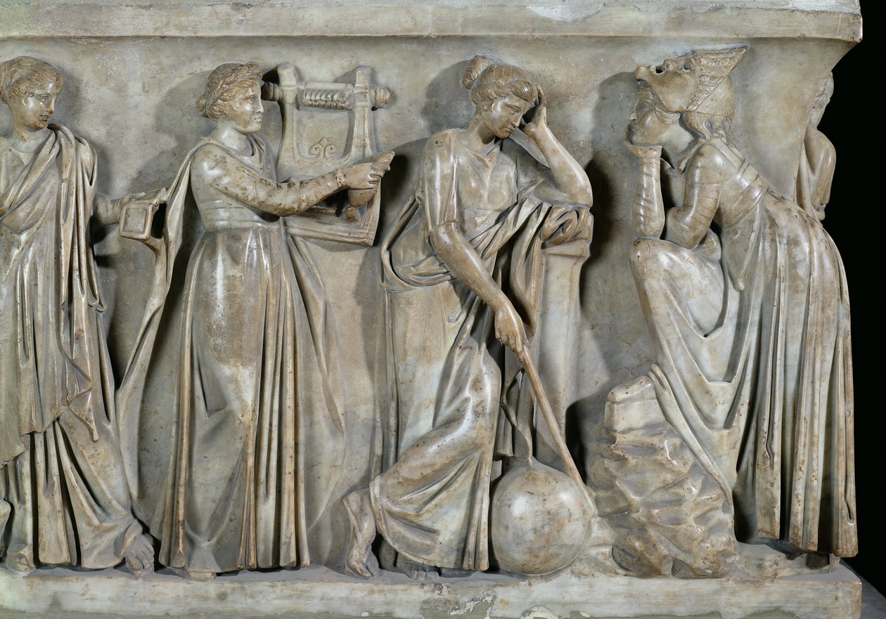 Musien sarkofagi, Terpsichorea, Uraniaa ja Melpomenea kuvaava yksityiskohta, noin 160 jKr (marmori) tekijältä Roman