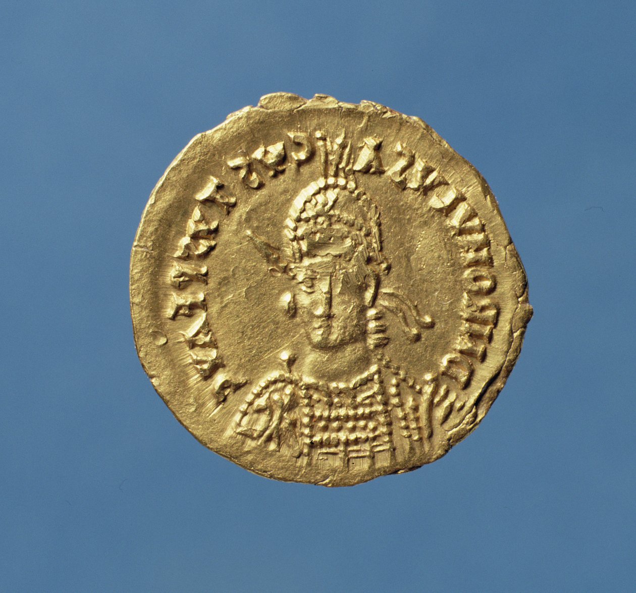 Romulus Augustuluksen (475-476) Solidus (käänsipuoli) kypärä, kiristetty, keihäs oikean olkapäällä, kilpi vasemmalla (kulta) Kirjoitus: D N ROMVLVS AVGVSTVS P F AVG tekijältä Roman