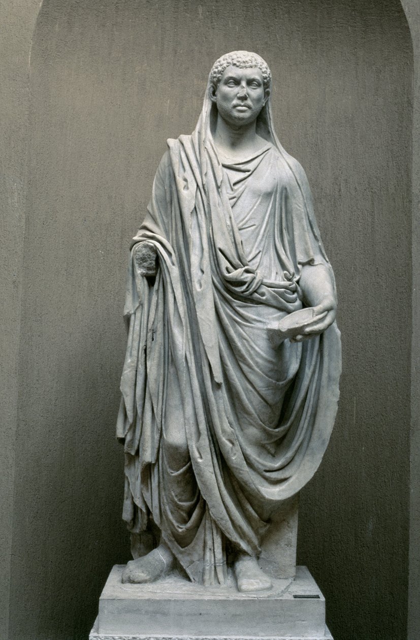 Keisari Maxentiuksen (306-312 jKr.) patsas Pontifex Maximuksena (marmori) tekijältä Roman