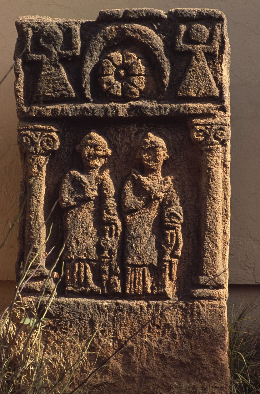 Stela kahdella ihmishahmolla tekijältä Roman