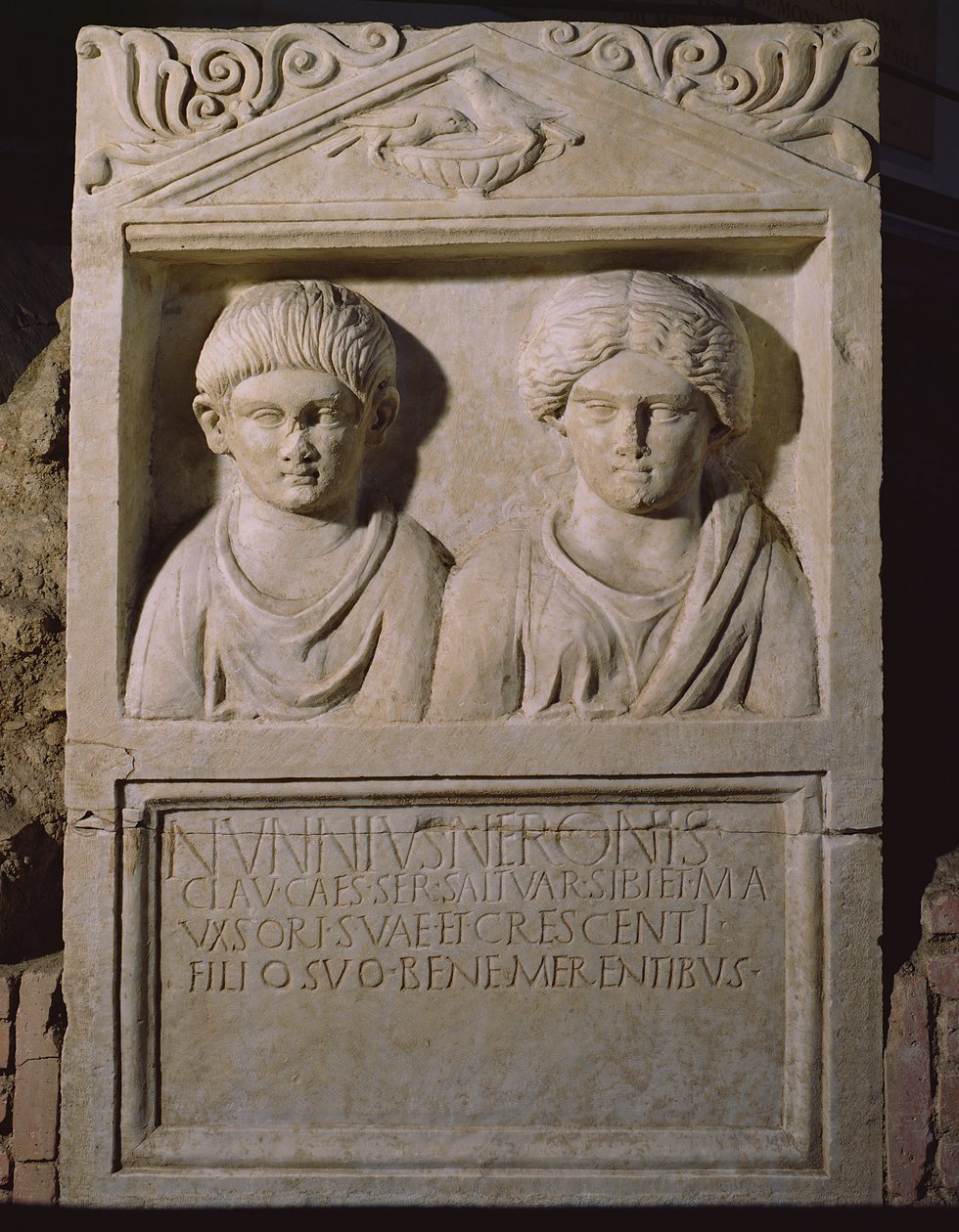 Stele tehty pieneksi aediculeksi Autoparco VI, "Via Triumphalis" -kadun nekropolis, Vatikaanin hautausmaa (marmori) tekijältä Roman