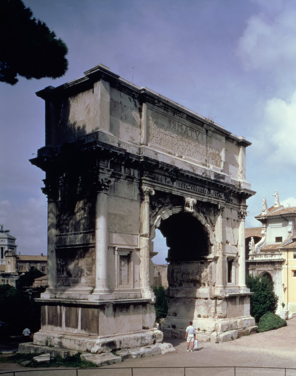 Tituksen kaari, muistoksi keisarin Jerusalemin ryöstöstä 70 jKr., 81 jKr. tekijältä Roman
