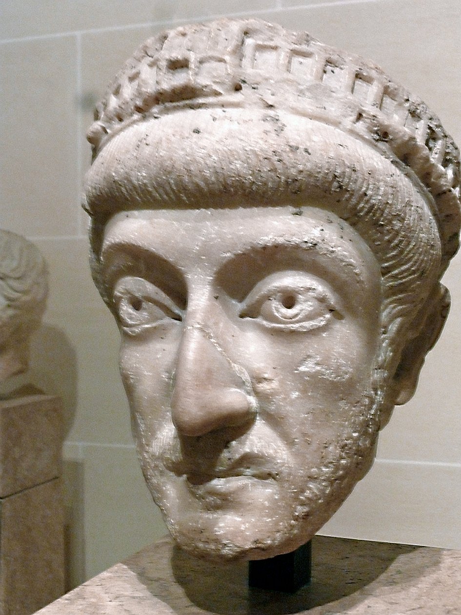 Theodosius II (marmori) tekijältä Roman