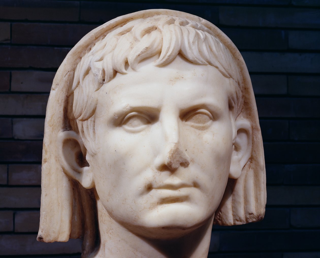 Keisari Augustuksen verhottu pää marmoriyksityiskohta 696582 tekijältä Roman