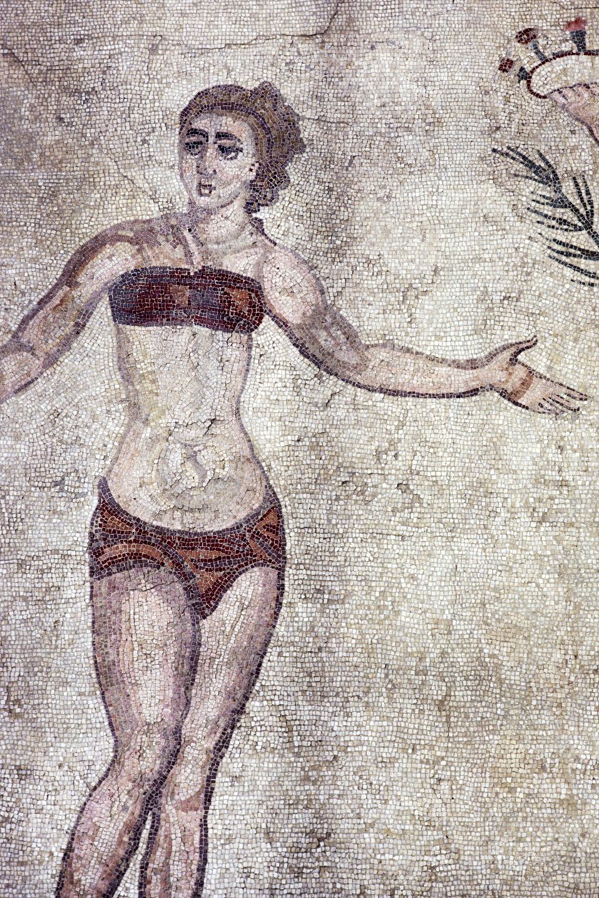 Nainen bikineissä, kymmenen tanssitytön huoneesta (mosaiikki) tekijältä Roman