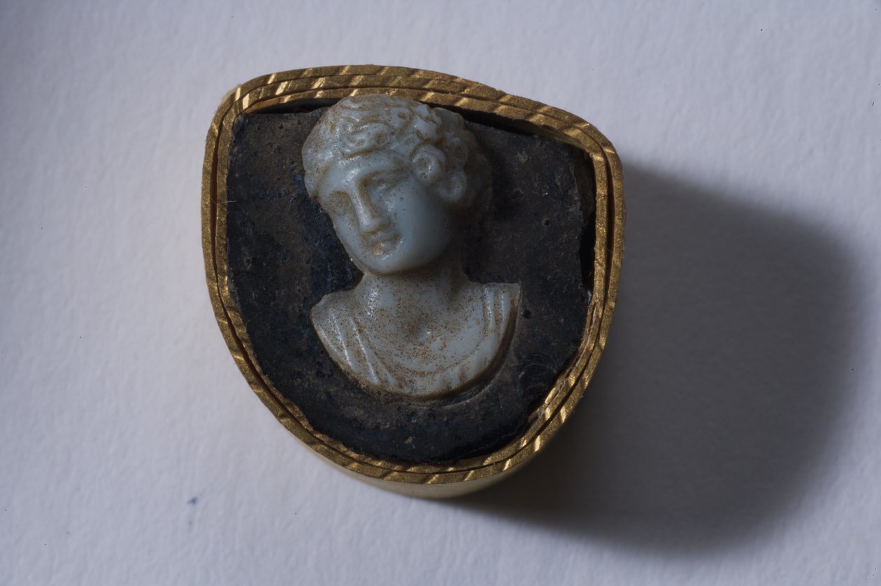 Roomalainen cameo naisen rintakuvasta (lasi) tekijältä Roman Imperial Period