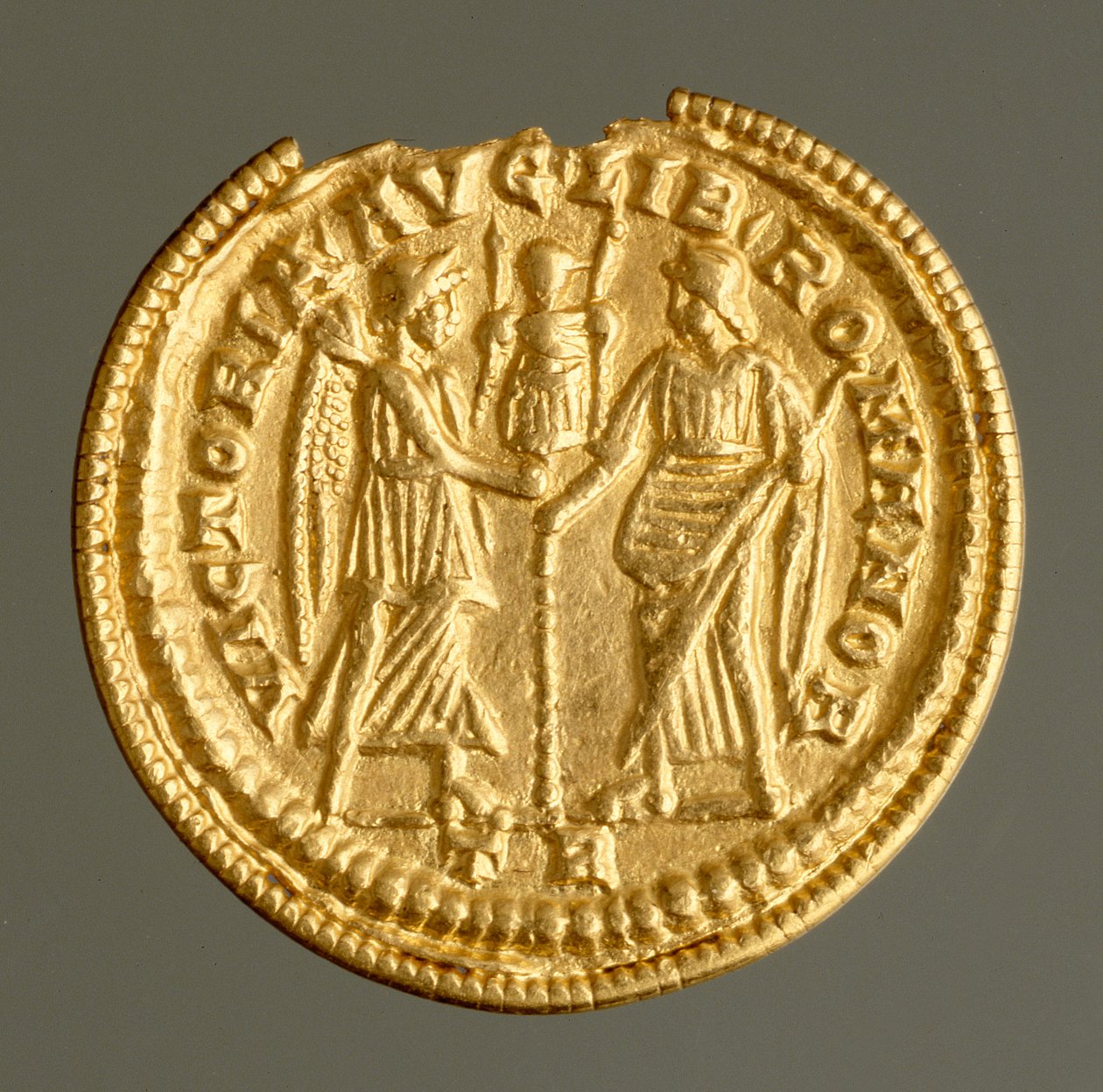 Solidus of Magnentius, löydetty Kirchbergistä, n. 350-353 (kulta) tekijältä Roman Roman