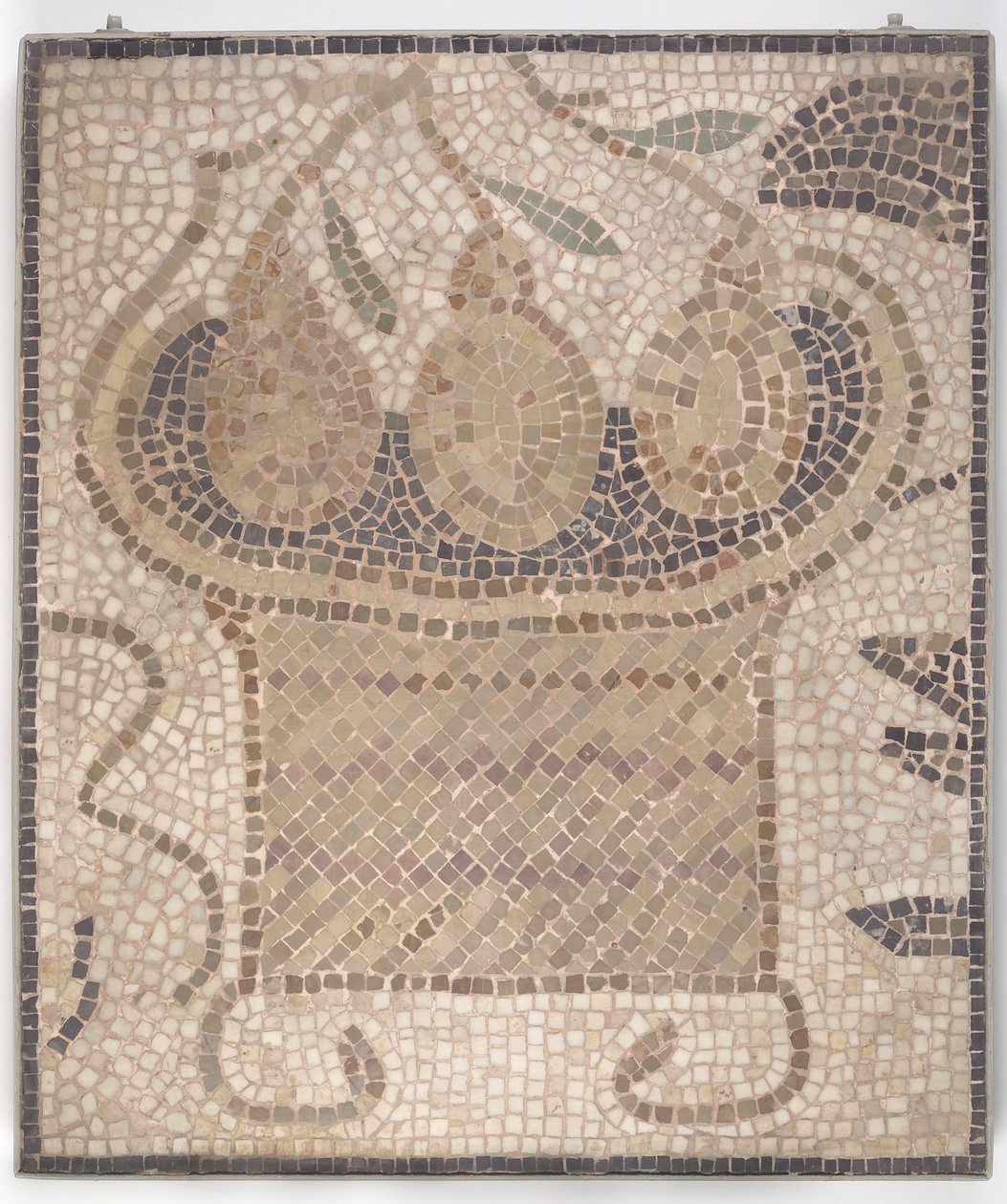 Neliömäinen kori hedelmillä, Tunisista, luultavasti 500-luvun lopulta jKr (mosaiikki) tekijältä Roman Roman