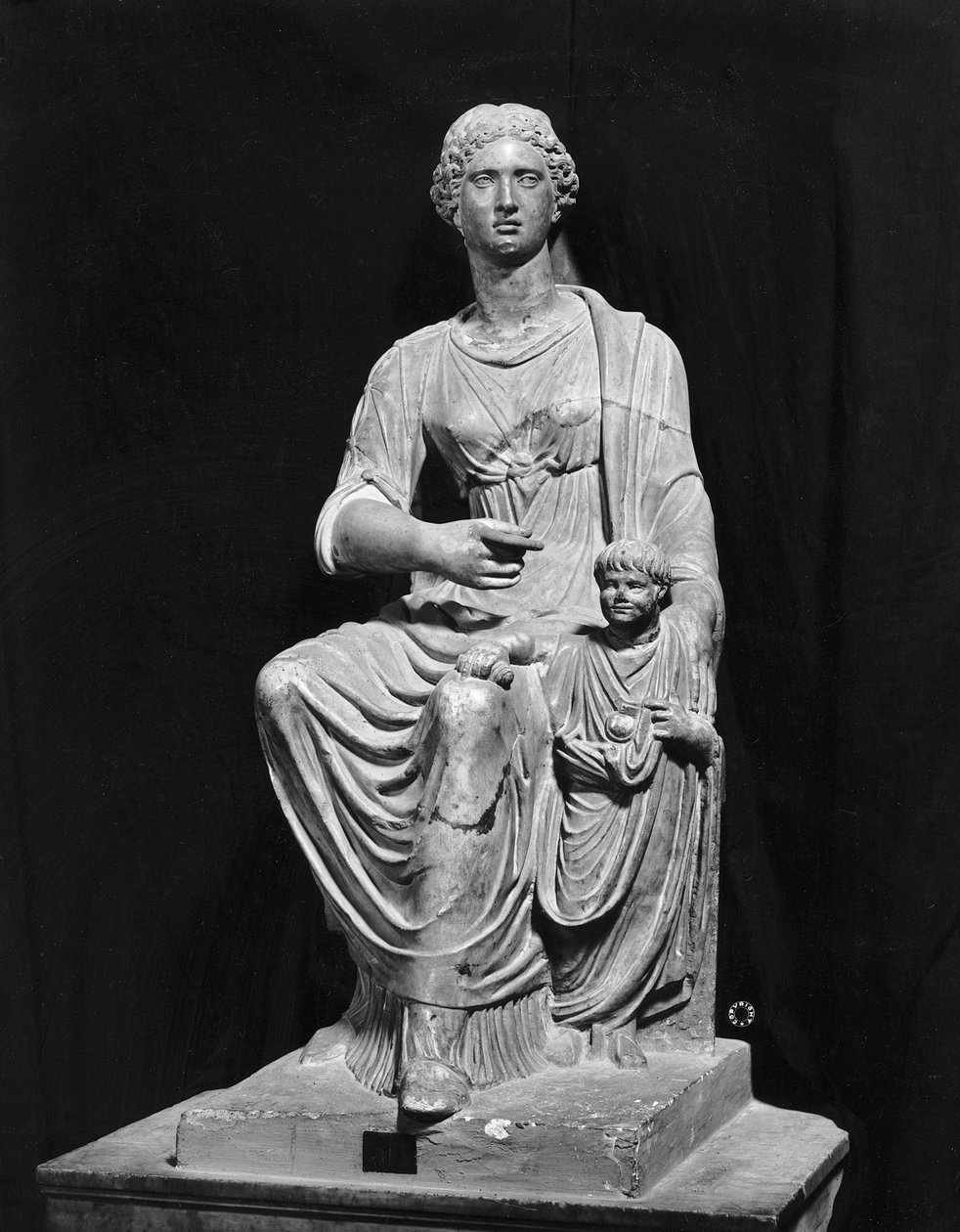 Agrippina nuorempi (15-59 jKr) poikansa Neron kanssa (37-68 jKr) (marmori) (m/v kuva) tekijältä Roman