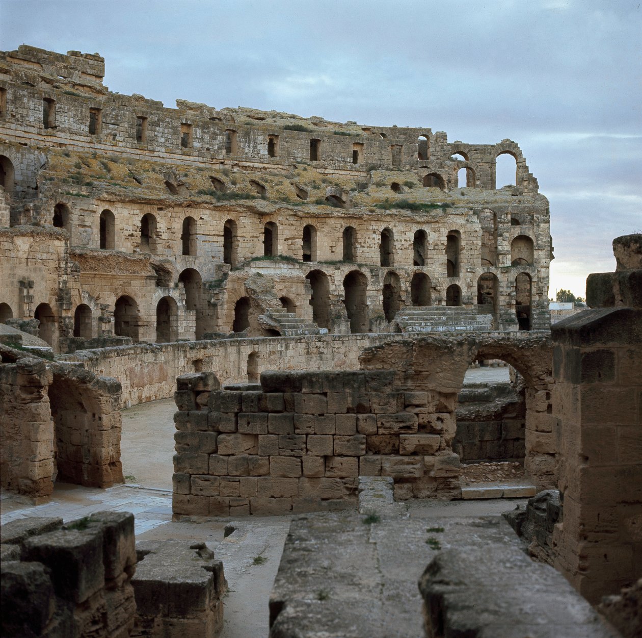 El Djemin amfiteatteri, n. 238 jKr tekijältä Roman