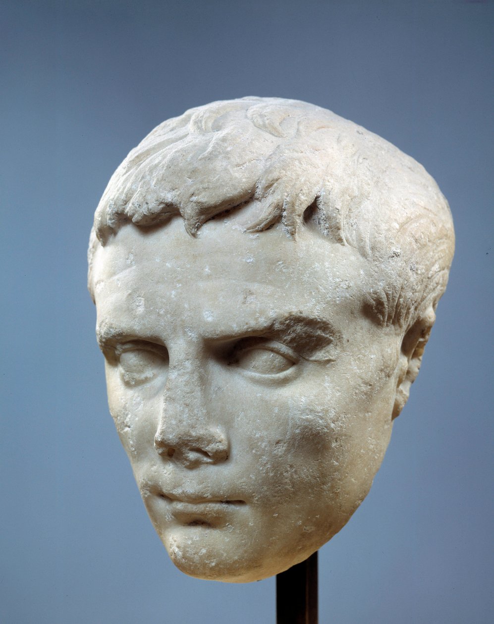 Muinaisen Rooman taide: Augustuksen kasvot (Octavianus tai Octavianus, 63 eaa.–14 jKr. Ensimmäinen Rooman keisari. Veistos löydettiin Cosista vuosina 27–20 eKr.). Pariisi, Musee du Louvre tekijältä Roman