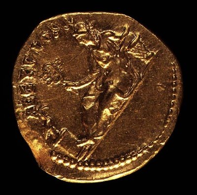 Hadrianuksen (jKr. 117-138) lyömä Aureus (kääntöpuoli), joka kuvaa AEGYPTOSTA (Egypti) makaamassa vasemmalle. (kulta) Kirjoitus: AEGYPTOS (kääntöpuoli katso 119152) tekijältä Roman
