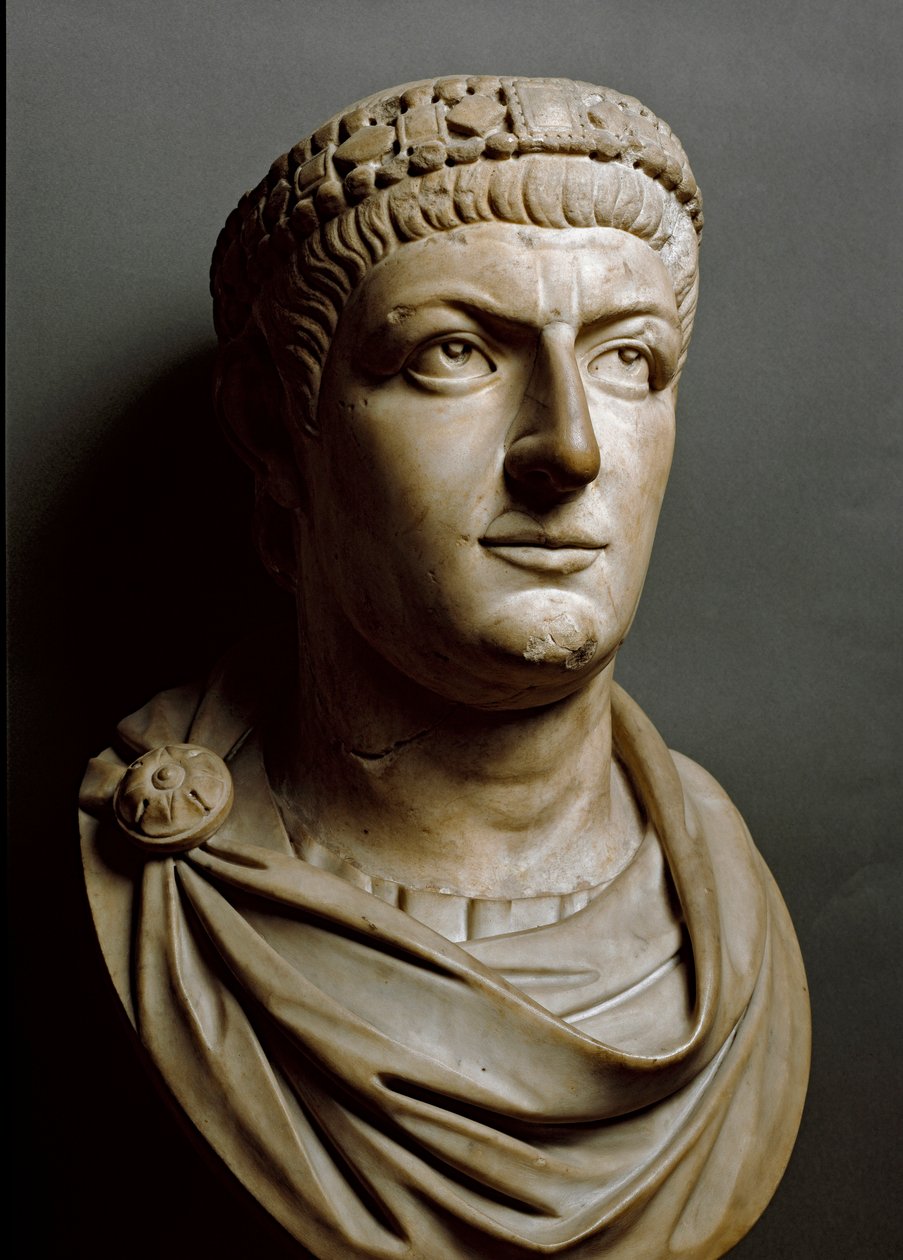 Konstantinus Suuren rintakuva (marmoriveistos) tekijältä Roman