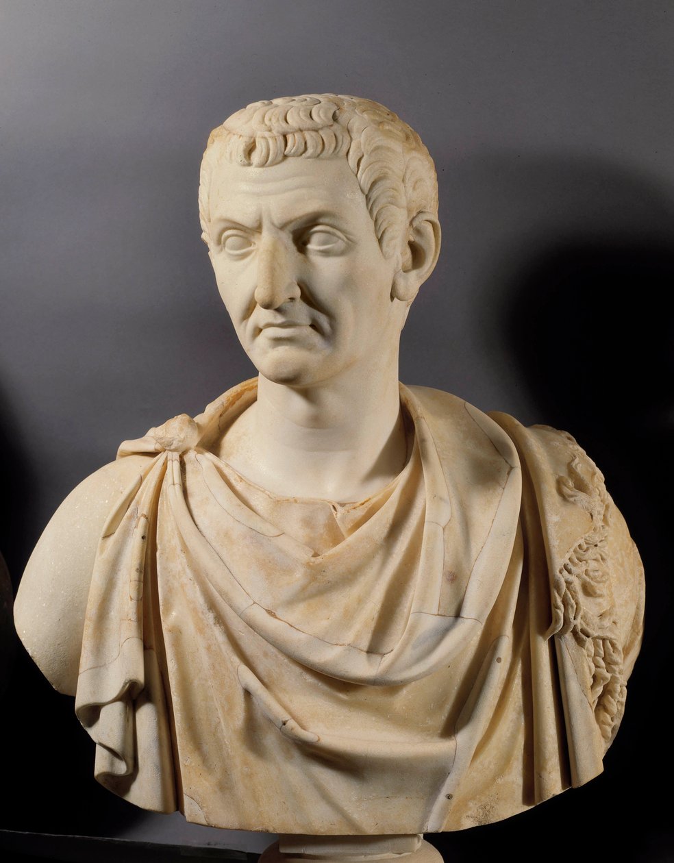 Keisari Nervan (Marcus Cocceius Nerva) rintakuva (26-98 jKr), Pariisi, Louvre-museo tekijältä Roman
