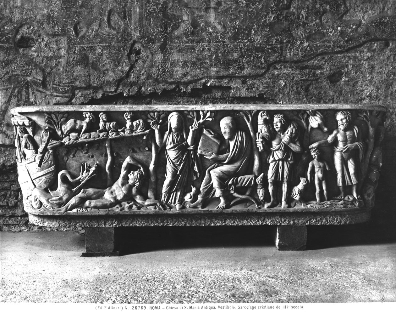 kristillinen sarkofagi (marmori) tekijältä Roman