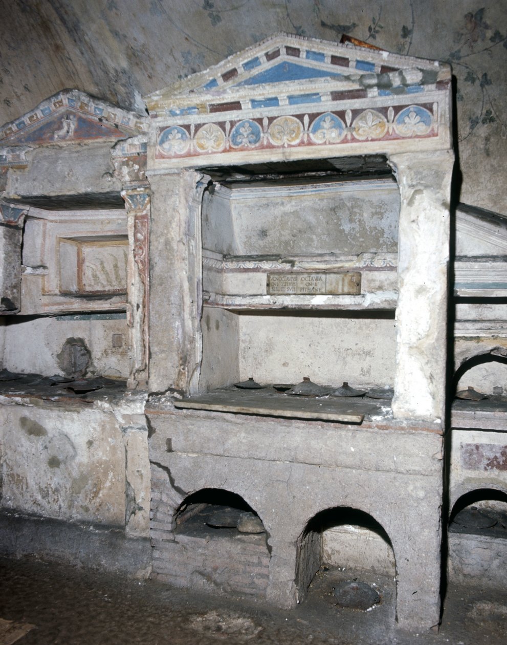 Columbarium - Pomponis Hylaxin hauta tekijältä Roman