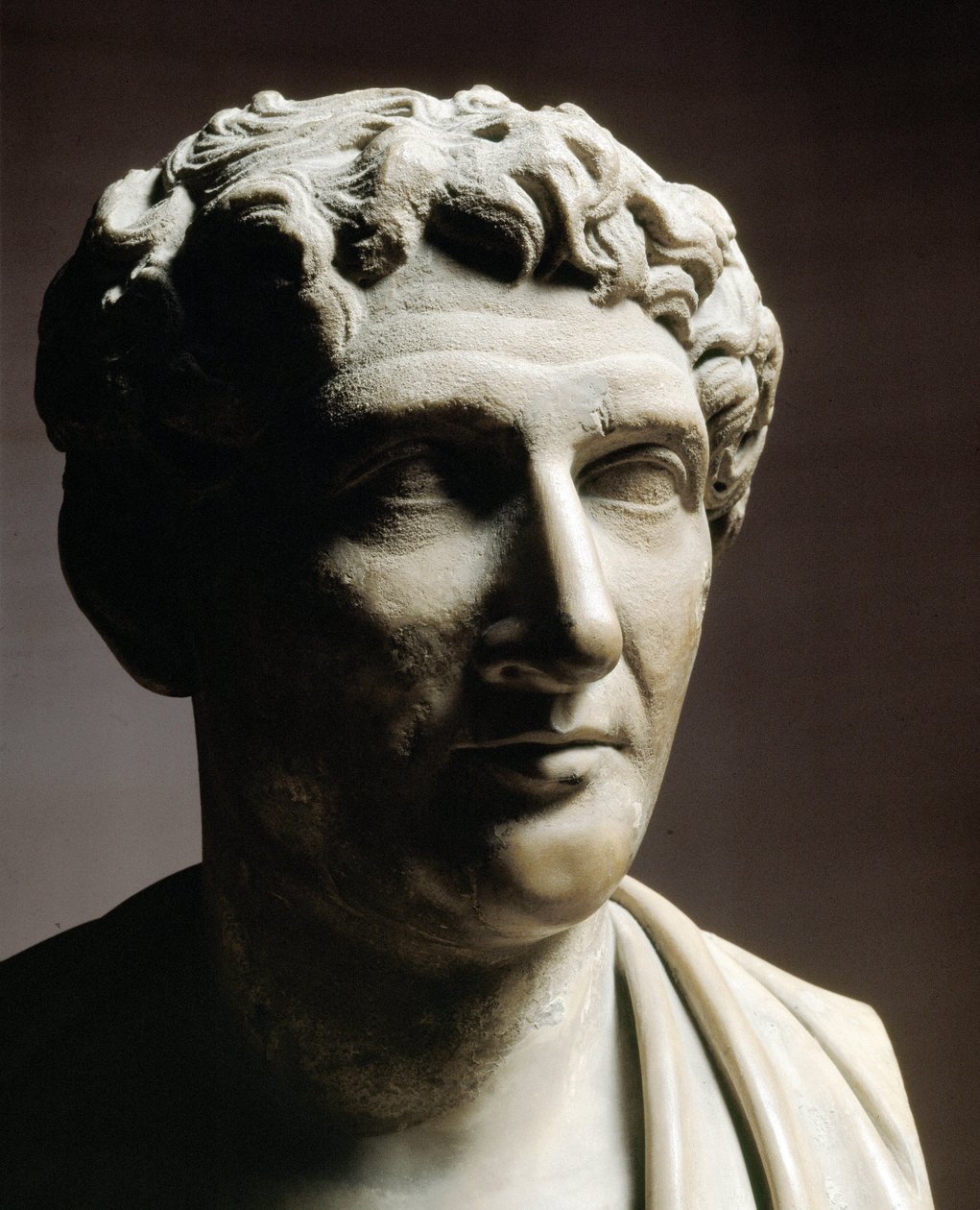 Ovidiuksen pää (marmoriveistos) tekijältä Roman