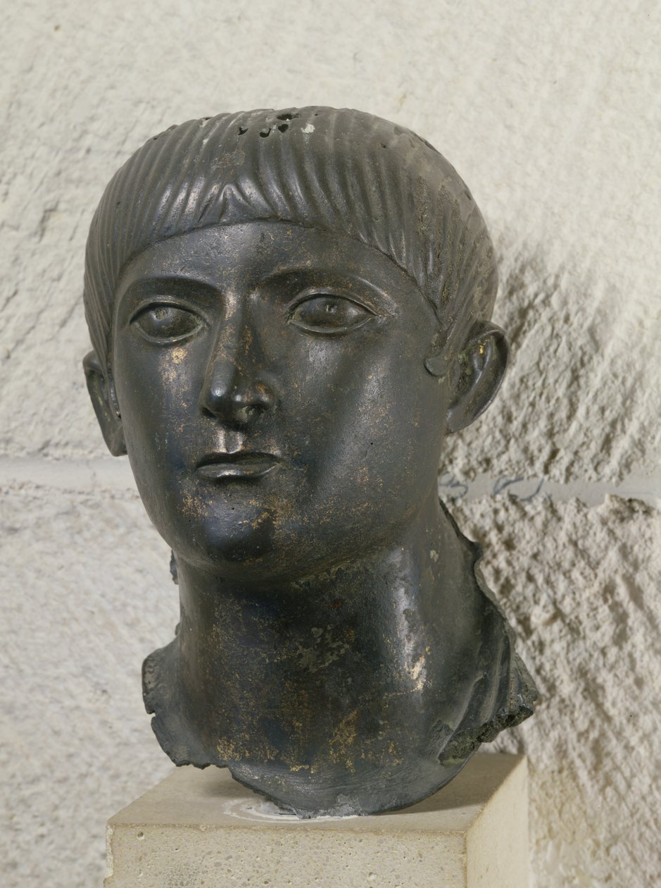 Nuoren miehen pää, joka tunnetaan nimellä "The Young Aquitaine Chief" (pronssi) tekijältä Roman