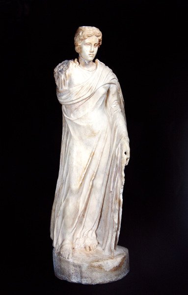 Kanephoros (marmori) tekijältä Roman
