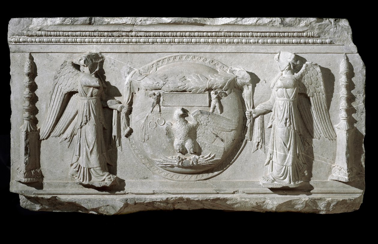 Marmorireliefifragmentti Plaza de la Consolazione -aukiolta Roomassa tekijältä Roman