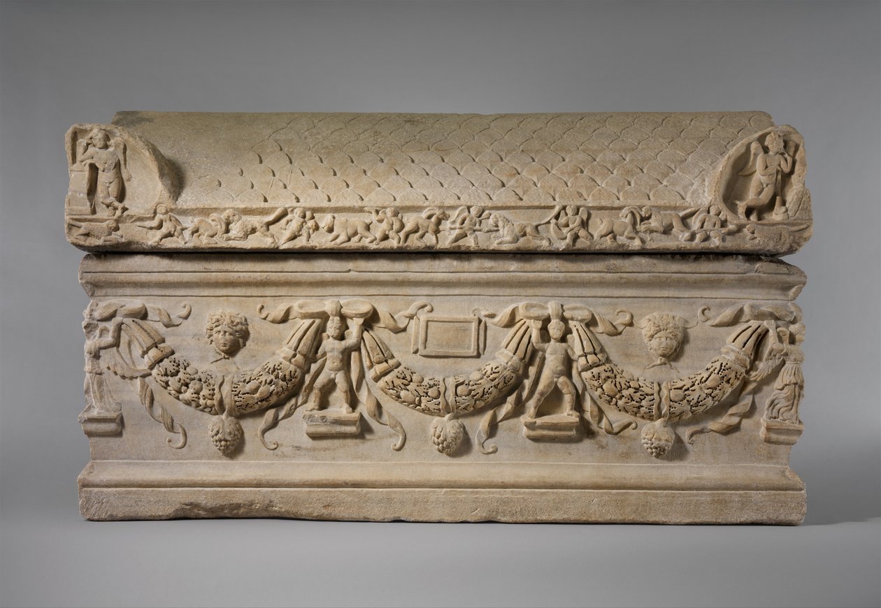 Marmorisarkofagi seppeleillä, n. 200–225 jKr (marmori) tekijältä Roman