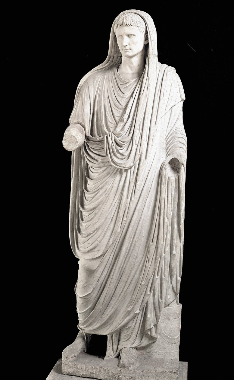 Rooman keisari Augustuksen (63 eKr.-14 jKr.) marmoriveistos - Rooma, Rooman kansallismuseo - Augustus (61 eKr.-14 jKr.) Pontifex Maximuksena - Marmoriveistos, löydetty via Labicanasta, 1. vuosisadan lopulla eKr. - Kansallinen roomalainen M tekijältä Roman