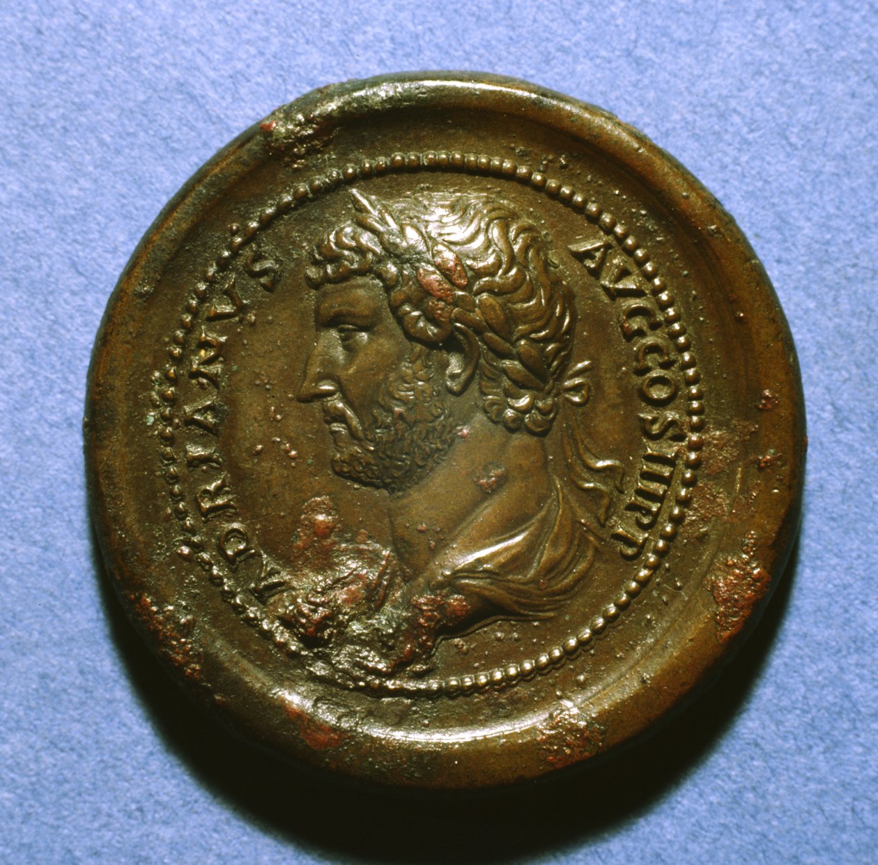 Hadrianuksen medaljonki, 117-38 (kulta) tekijältä Roman