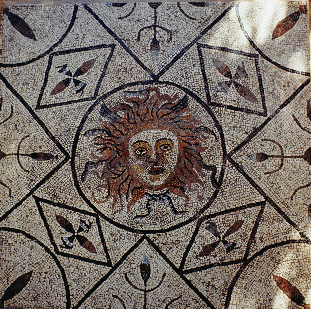 Medusa, roomalainen mosaiikki Orpheuksen talosta, 3. vuosisadalta jKr. (mosaiikki) tekijältä Roman