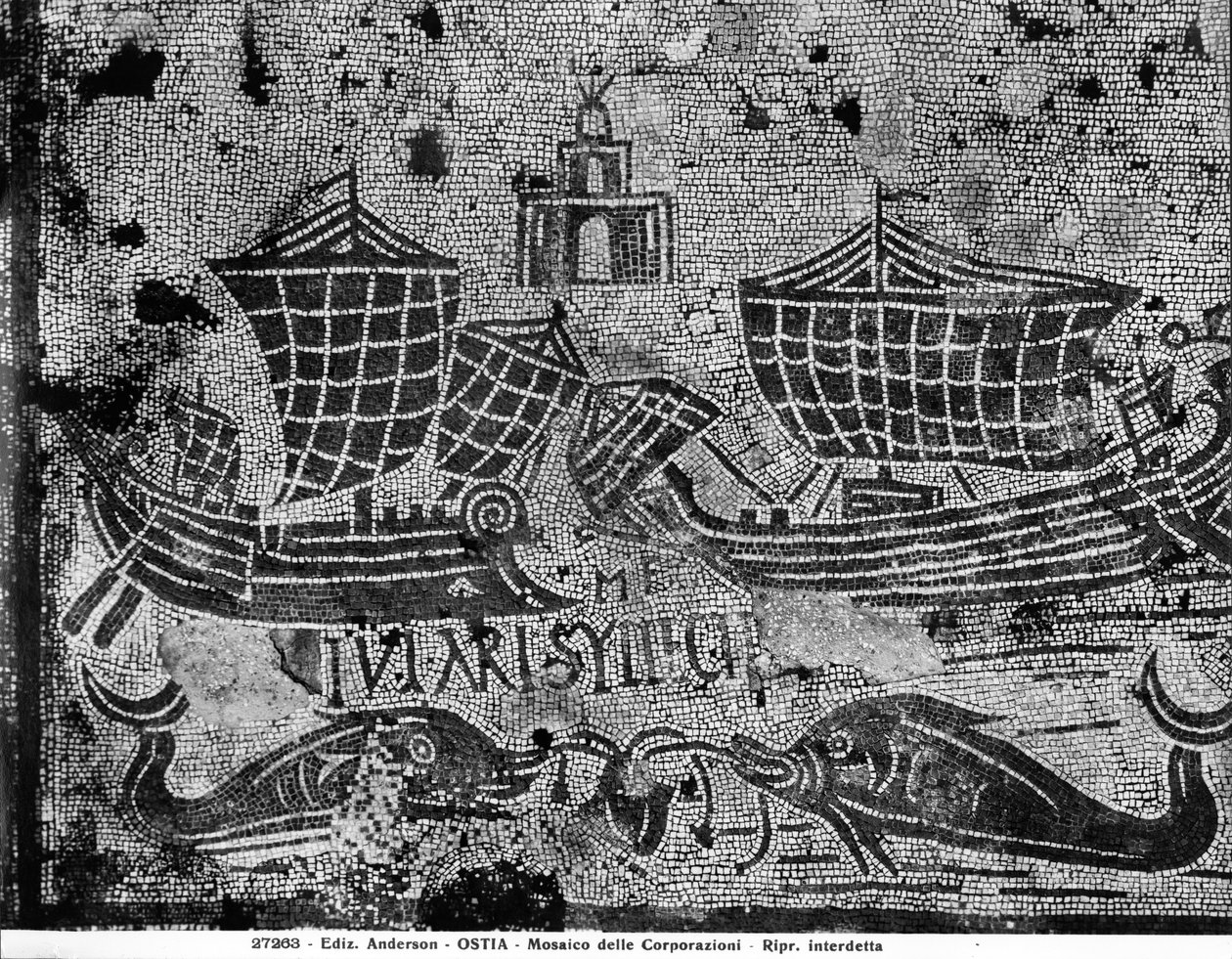 Jalkakäytäväyksityiskohta Piazzale dell Corporazionilta, joka kuvaa merenkulkumaisemaa (mosaiikki) tekijältä Roman