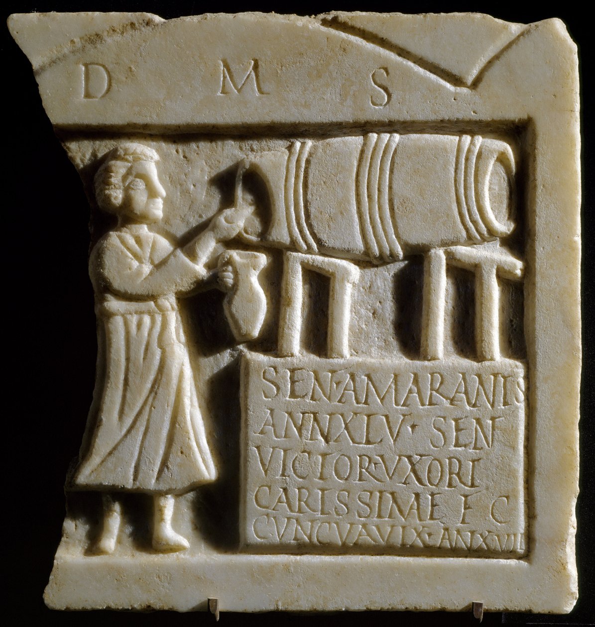 Relief, joka kuvaa tavernakohtausta (marmori) tekijältä Roman