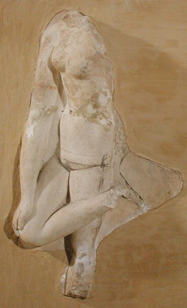 Reliefi, joka kuvaa naisen ruumista, Tunisia (stukki) tekijältä Roman