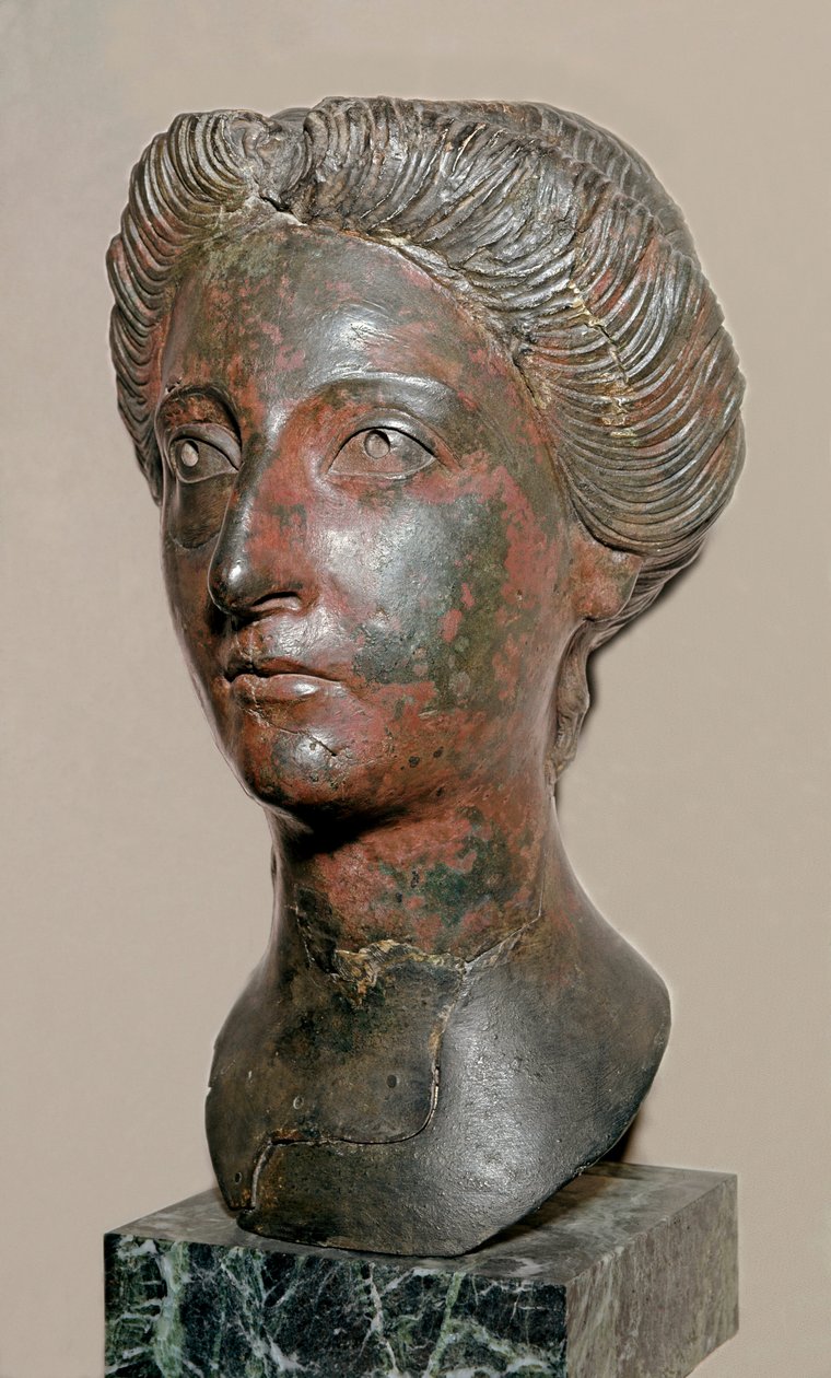 Roomalainen taide: pronssinen rintakuva naisesta, joka pukeutuu Antoninin valtakauden tyyliin (92-162 jKr.) Rooma, Museo della Civilta Romana tekijältä Roman