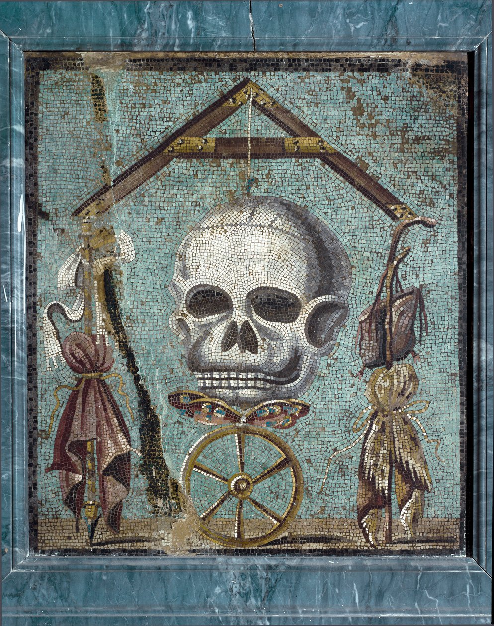 Roomalainen taide: Memento Mori, Elämän ja kuoleman symbolit. Mosaiikki Pompejista. 2. tyyli. Himmeä. 47x41 cm Kansallinen arkeologinen museo, Napoli tekijältä Roman