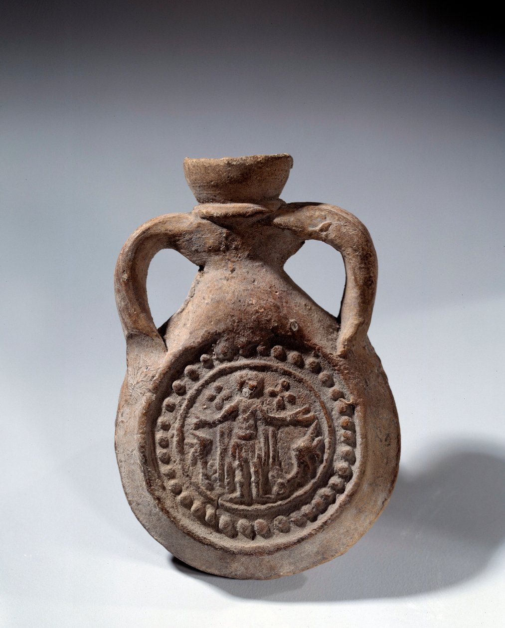 Roomalainen taide: Terrakotta ylistyslamppu, jonka jalka edustaa pyhimystä. 4. vuosisadalla jKr. Pariisi, Louvre-museo tekijältä Roman