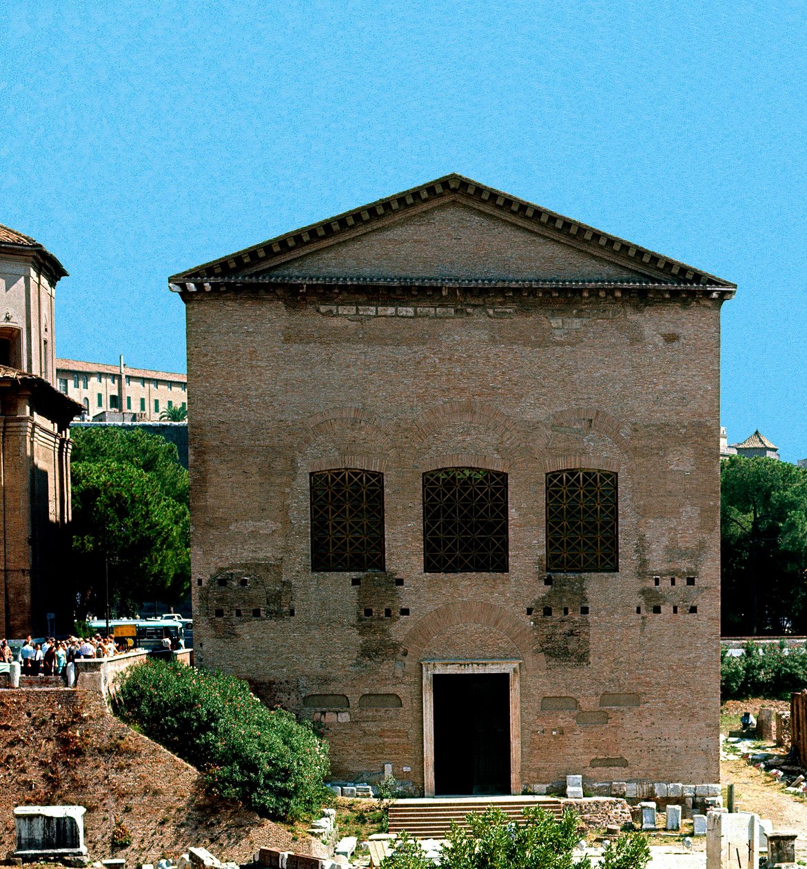 Forum Romanum: näkymä senaatin Curian (curia) kokouspaikalle. 1. vuosisadalla eaa. Rooma tekijältä Roman