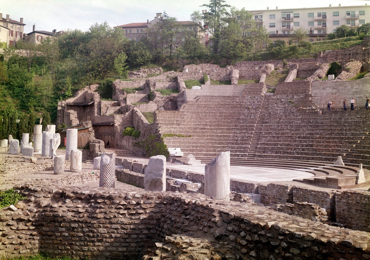Roomalainen antiikki: Lyonin roomalainen teatteri, Fourvieren (Rhône) kukkulalla 1. vuosisadalta eKr. tekijältä Roman