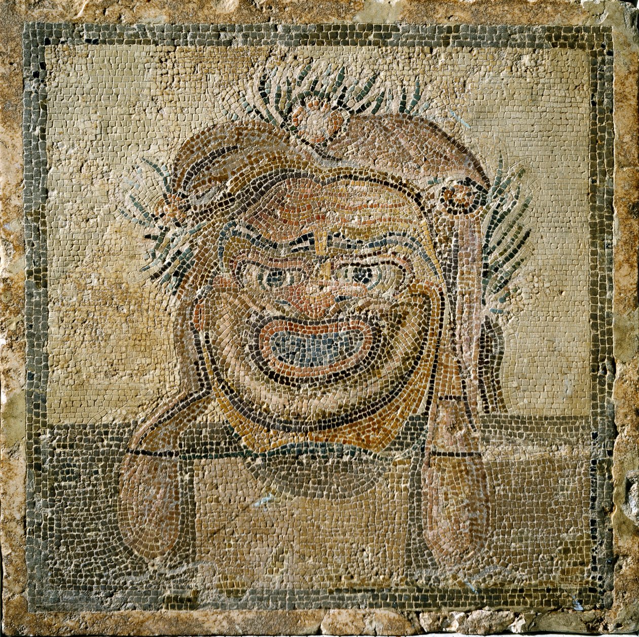 Roomalainen taide: Roomalainen teatterinaamio. Mosaiikki Ampuriasista (Empúries). 2. vuosisadalla jKr. Espanjan Empurias-museo tekijältä Roman
