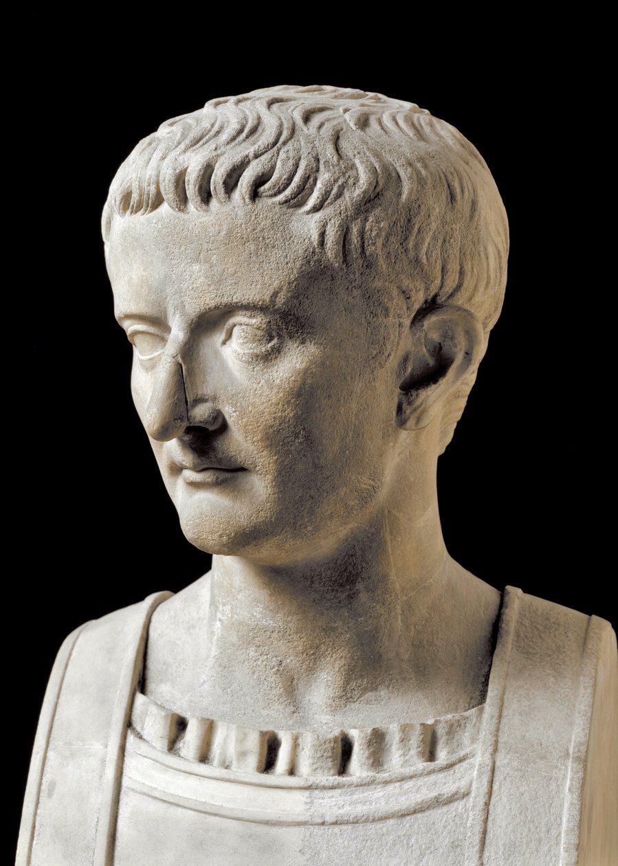 Roomalainen taide: Rooman keisarin Tiberiuksen (Tiberius Claudius Nero, 42 eKr.-37 jKr.) marmorinen rintakuva. Ercolanosta (Herculaneum) 1. vuosisadalta jKr. Napoli, kansallinen arkeologinen museo tekijältä Roman