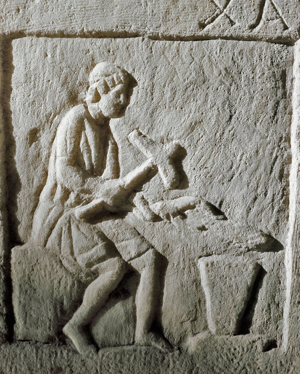 Roomalainen taide: yksityiskohta terästä, jossa seppä lyö metallia alasimeen. Konstantinopolista. 1. vuosisadalla eaa. Istanbul, arkeologinen museo tekijältä Roman