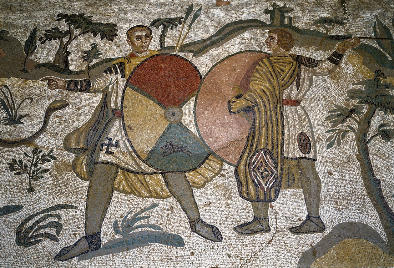 Roomalainen taide: yksityiskohta mosaiikista "" Suuri metsästysosa"" Metsästäjien aseet suurista kilpistä. 315-350 jKr. Piazza Armerina, Villa Romana del Casale tekijältä Roman