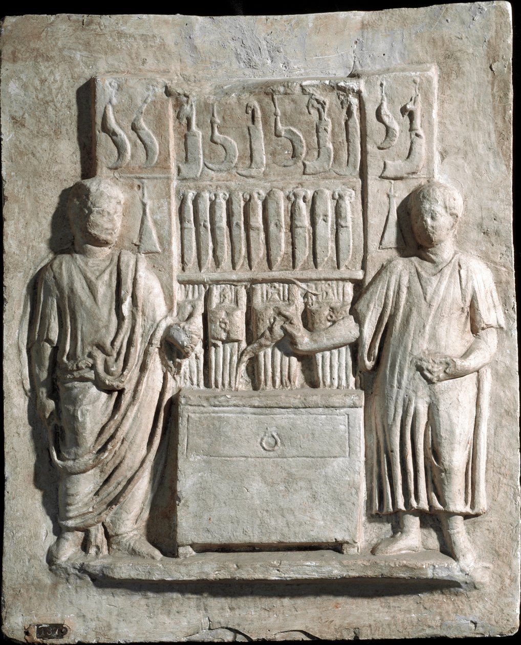 Roomalainen taide: Lucio Cornelio Atimeton matala kohokuvio hautausaumasta, ruokailuvälineet. 1. vuosisadalla jKr. Villa Massimosta, Roomasta. Rooma, Rooman sivilisaation museo tekijältä Roman