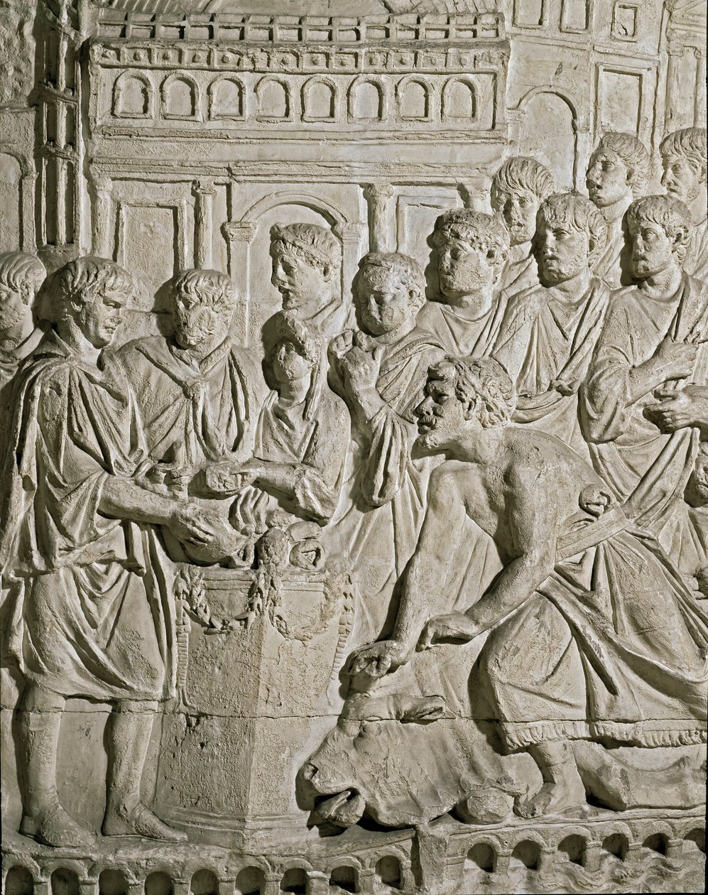 Roomalainen taide: matala reliefi, joka esittää Sarmatin kansalaisia kunnioittamassa roomalaisia. Marc-Aurelen (Marx Aurele) pylvään reliefeistä. 2. vuosisadalla jKr. Rooma, Museo della Civilta Romana tekijältä Roman