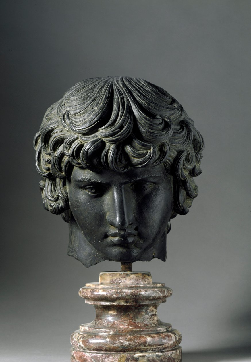 Roomalainen taide: Antinouksen (tai Antinoon, n. 110-130), keisari Hadrianuksen rakastajan nuoren miehen esitys. Pronssinen veistos. Firenze, Museo Archeologico tekijältä Roman