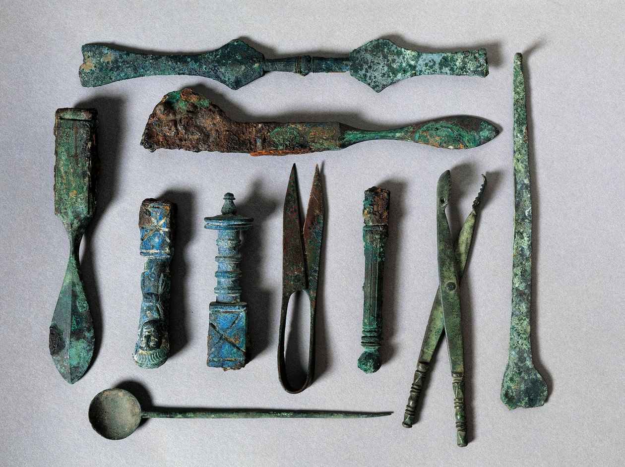 Roomalainen taide: sarja kirurgisia instrumentteja Pompejin Kirurgien talosta. 1. vuosisadalla eaa. Napoli, Museo Archeologico Nazionale tekijältä Roman