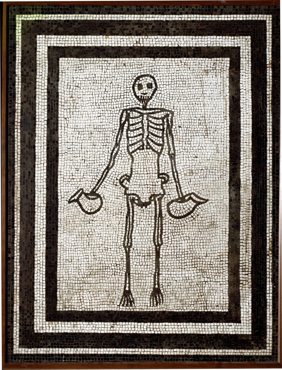 Roomalainen taide: luuranko, jossa on askoja. Mosaiikki tulee Vesuvin alueelta. 4. tyyli. 1. vuosisadalla eaa. Himmeä. 91x70 cm Kansallinen arkeologinen museo, Napoli tekijältä Roman