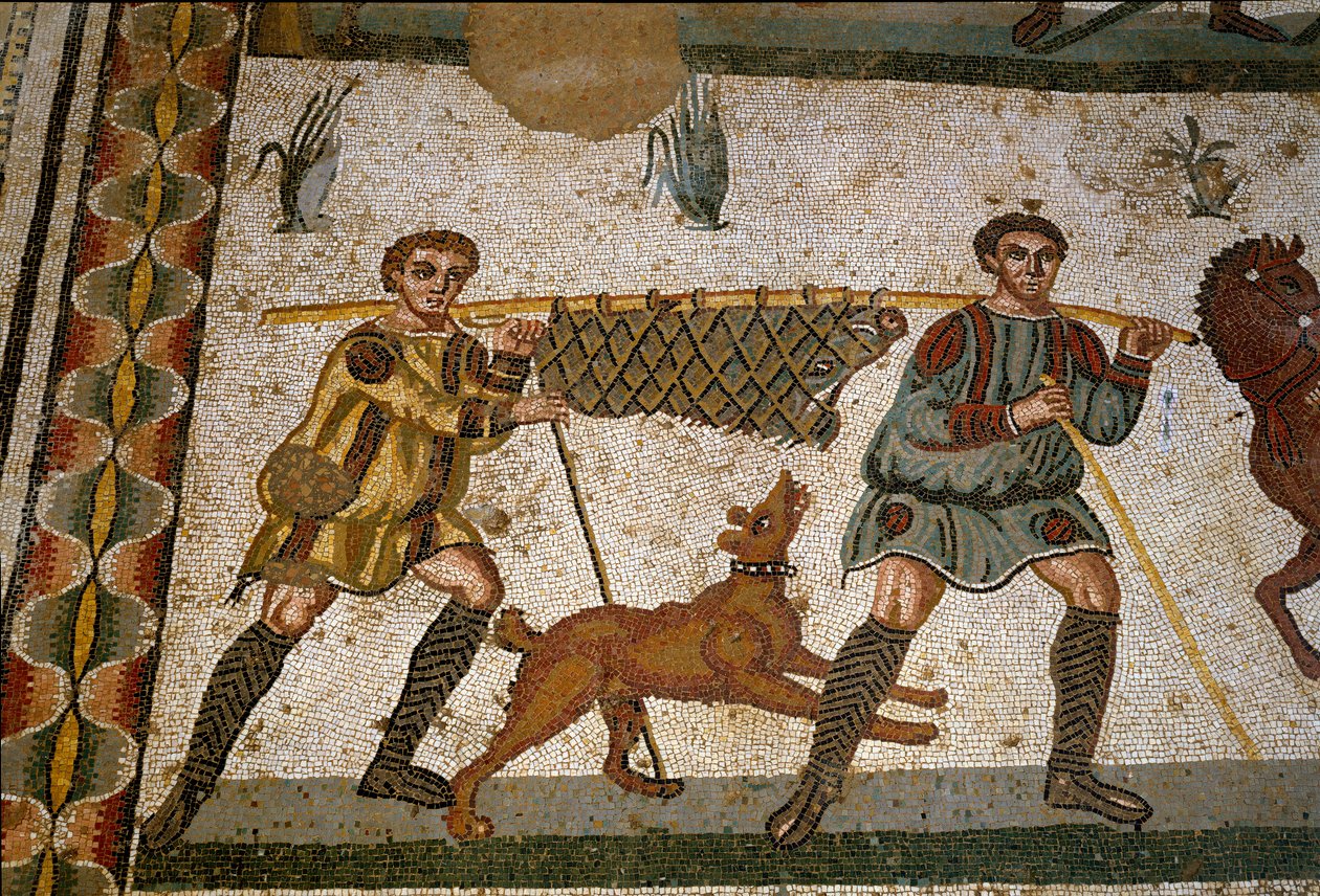 Roomalainen taide: kaksi orjaa kantaa villisiaa. Yksityiskohta mosaiikista "" Pieni metsästysseura"" 315-350 jKr. Piazza Armerina, Villa Romana del Casale tekijältä Roman