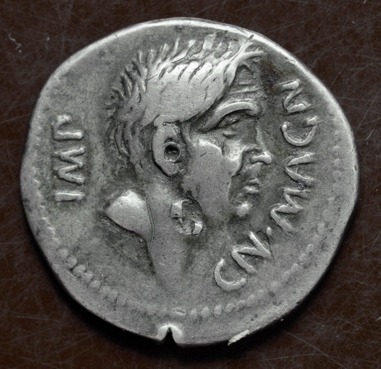 Hopeakolikko, jossa on Pompeio Suuren kuva (Gneo Pompeo Suuri tai Gnaeus Pompeius Magnus tekijältä Roman