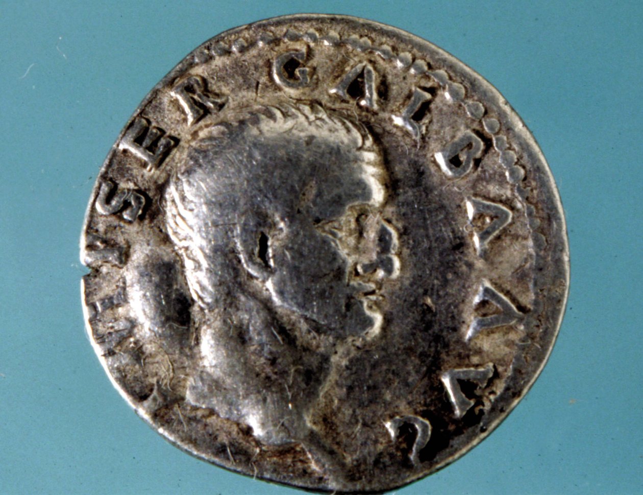 Hopeakolikko, jossa on Rooman keisari Galban (5 eKr. - 69 jKr.) JC kuva. Kokoelma Milanon medaglieresta. tekijältä Roman