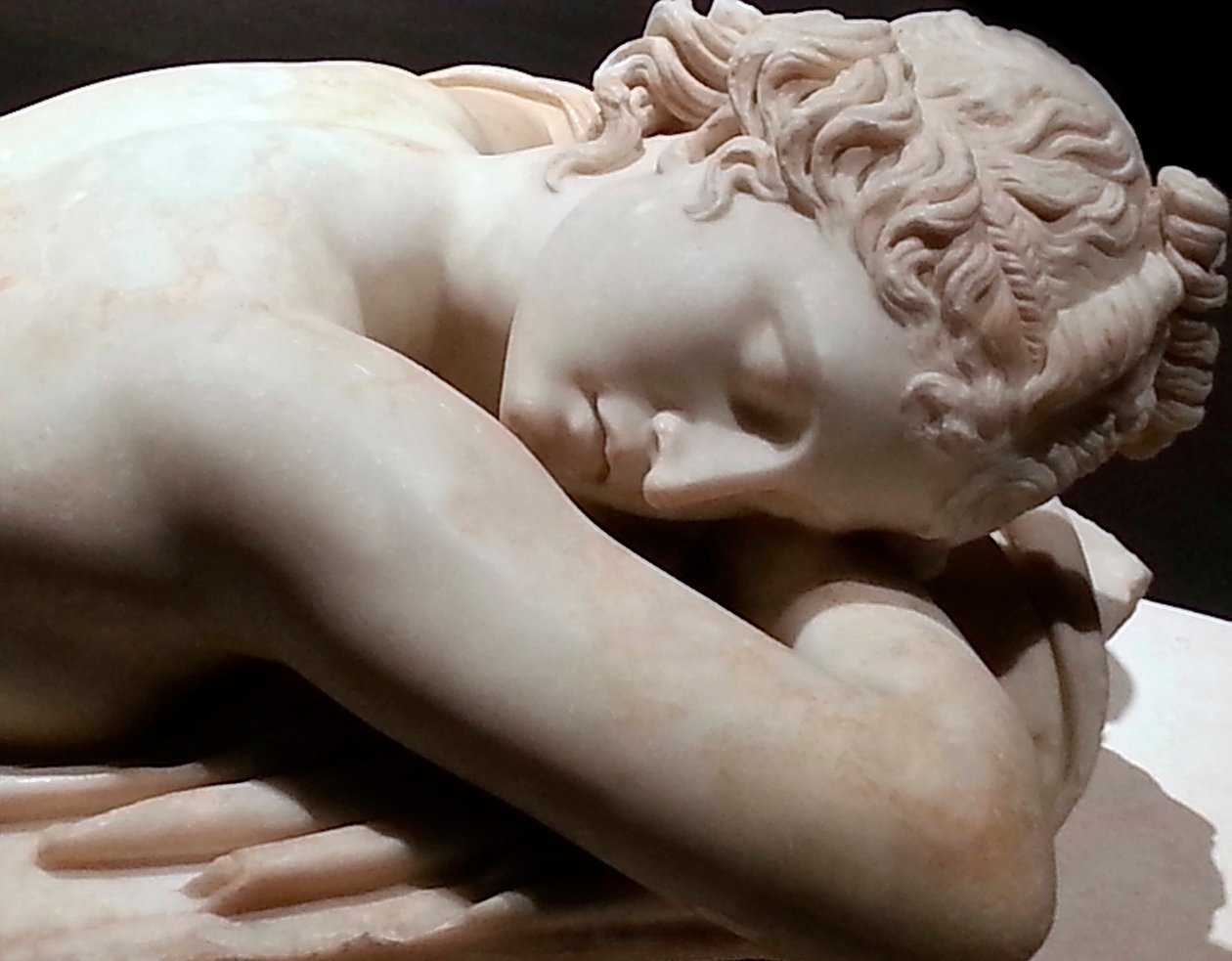 Nukkuva hermafrodiitti: marmoriveistos, roomalainen taide tekijältä Roman